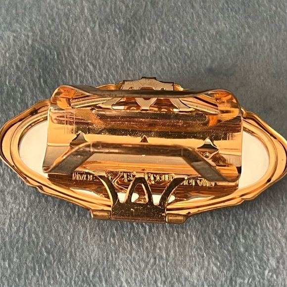 Stratton Wedgwood Cameo Lipstick Holder with mirror - Picture 5 of 5